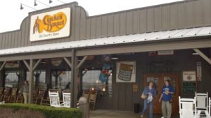Cracker Barrel Nixs planea reconstruir los restaurantes después de una reacción conservadora