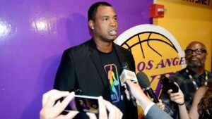 Jason Collins está recibiendo tratamiento de tumores cerebrales