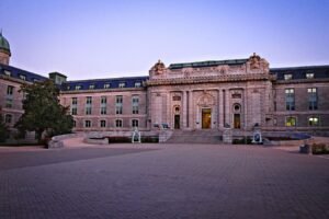 La academia naval ha sido encerrada tras amenaza