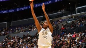 Finalización de estilo de Essis, registro el récord 22 3 de la 16ª victorias consecutivas 22