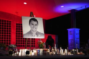 Video de Charlie Kark filmando sospechosos Video publicado por FBI
