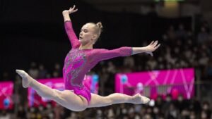 Melnikova ganó el oro cuando regresó a la gimnasia internacional después de la prohibición