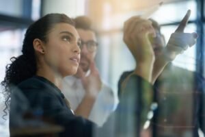 Los líderes pueden prepararse para la revolución industrial cognitiva de 5 maneras