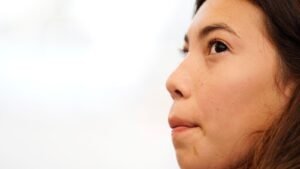 Los desafíos de la salud mental juvenil continúan aumentando 2 años después del incendio de Maui