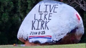 El director responde al mensaje dibujado en Charlotte School Spirit Rock