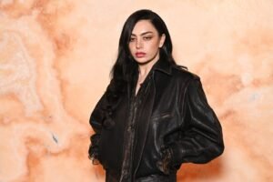 Las ventas de álbumes de fan-Priya de Fan-Priya de Charlie XCX aumentan en un 2,600%