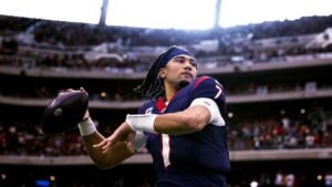 Stroud está aprendiendo a equilibrar la vida con la cara de los tejanos