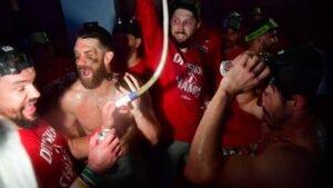 Filadelfia derrota a Dusors, el segundo estrecho NL dobla el título anterior