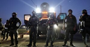 Bajo la administración Trump, los agentes de trabajo en papel de Ice Scraps tuvieron que hacerlo antes del arresto por inmigración