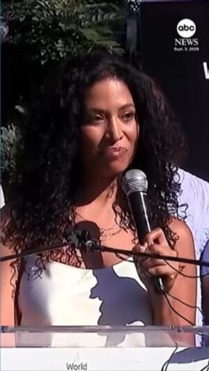 Vista: Jeffrey Epstein sobrevive a la gente que habla en el rally