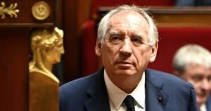 El parlamento francés comenzó a despedir al segundo primer ministro en menos de un año, mejora los disturbios