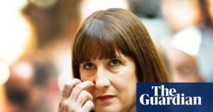 Gilts ha sido golpeado por una nueva venta en el mercado oficial de bonos del Reino Unido a medida que se debilita la libra