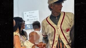 Las ametralladoras Kelly y Megan Fox se ensamblaron para las salidas de los hogares en Los Ángeles