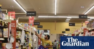 La economía estadounidense aumenta a medida que las empresas gastan en la tarifa de Trump gastada en los clientes.