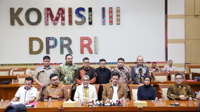 68558310c5d36-ketua-komisi-iii-dpr-ri-habiburokhman_665_374.jpeg