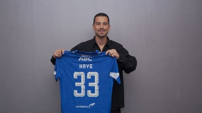 68b52dc5368a2-thom-haye-resmi-gabung-persib-bandung_665_374.jpg