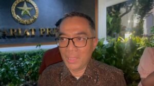 Después de la conversación en el palacio, el diccionario garantiza las afirmaciones de los estudiantes a los estudiantes