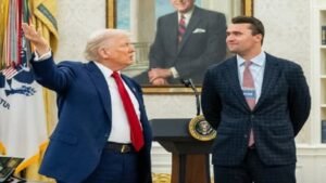 Trump ordenó la bandera estadounidense para la mitad del pilar de Charlie Kark, ¿quién es?