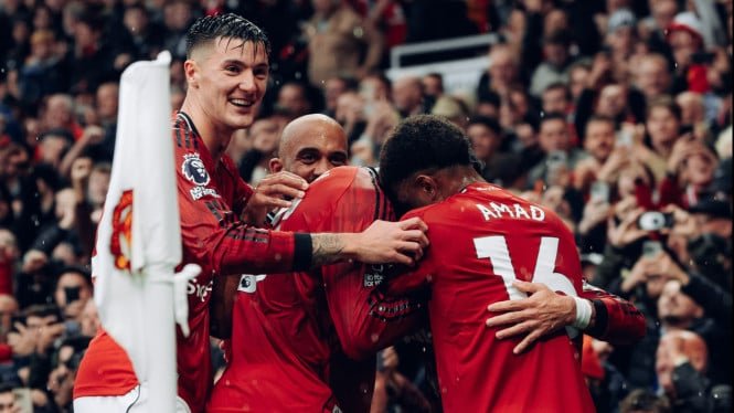 68cf69a95c737-pemain-mu-merayakan-gol-ke-gawang-chelsea_665_374.jpeg