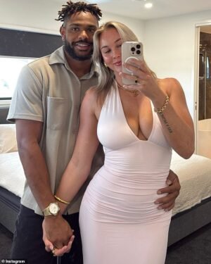 Estrellas de pies gelted Jaim Chapman Hamiso Tabui-Fido obtuvo la mejor venganza meses después de vergonzarse de Tabui-Fido … después de su escándalo de cinta sexual con otra mujer