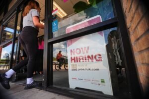 En agosto, solo se agregan 54,000 empleos a: ADP