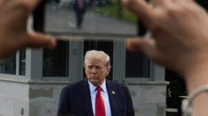Trump dice que si la Corte Suprema dictaminó en contra de su plan aduanero, sería “muy fuerte”