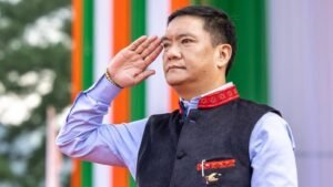 Dos maestros de Arunachal ganaron el Premio Nacional, Khandu los felicitó