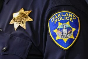 Dos personas murieron y otras resultaron heridas en Oakland disparando el sábado por la mañana.