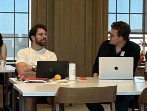 La Universidad de Arkansas creó la facultad de la comunidad de enseñanza