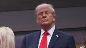 Los maestros demandaron la represión de inmigración de Trump y dicen que los estudiantes están sentados en casa