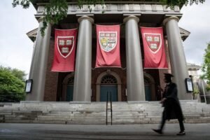 Trump le gustaría crear una escuela vocacional para Harvard