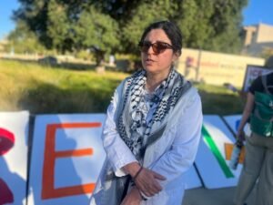 El médico de Stanford dijo que la ama de casa de East Palo Alto era “catatónica” arrestado por hielo fue el día en que fue liberado