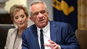 El ex director de los CDC dice que RFK está poniendo en peligro la salud de los estadounidenses junior