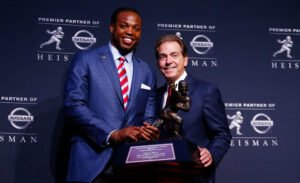 Nick Saban Derrick golpea a los jugadores de Brown por Henry Comentarios