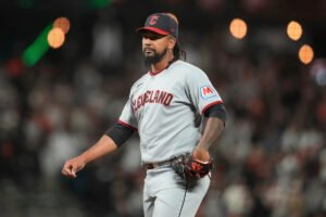 Guardians llama a la clase Emanuel, las investigaciones de juego de Lewis Ortiz MLB estarán de vacaciones indefinidamente en