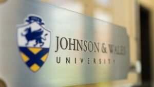 La comunidad mantiene vigilia por el estudiante de JWU por los muertos por los muertos