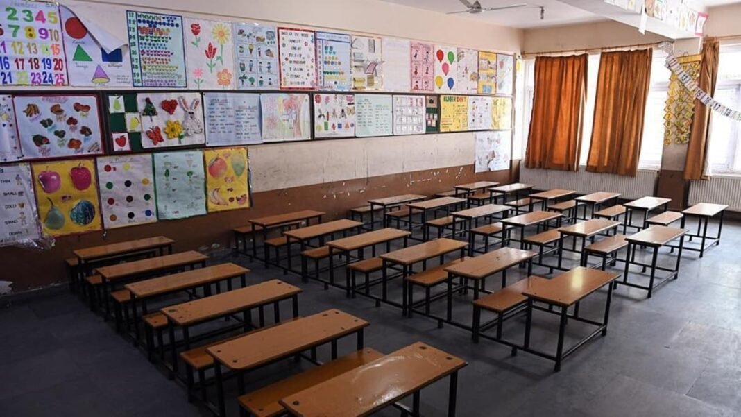 empty-classroom-seen-in-srinagar_63e42d3e-e607-11e9-939f-ba4a7f73df5c_1756954356844.jpg