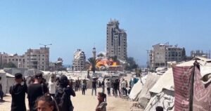 Los misiles israelíes destruyeron edificios de alta casa en la ciudad de Gaza