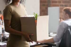 La mujer dejó el trabajo, imprime el recinto personal con colegas para toda la oficina: ‘traición’