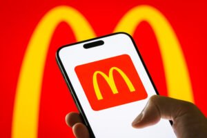 McDonalds devuelve el precio adicional al menú de alimentos