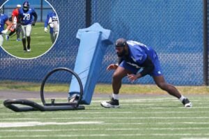 Los gigantes reorganizaron el acuerdo de Andrew Thomas por voto de confianza