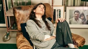 Podcast de Bella Freud, “Neurosis de la moda” ofrece curar una palabra