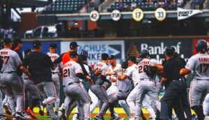 Bancos en el rock gigante como resultado de la celebración de jonrón de Rafael Divars