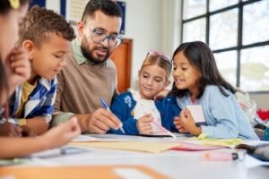 Nueve de los 10 educadores están de regreso a la espalda, pero la capacitación e implementación retrasa