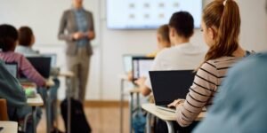 Conoce a los estudiantes que son resistentes al lado oscuro de la IA