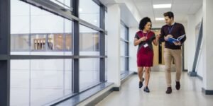 Como profesor, necesito ser una brújula que uso como entrenador ahora