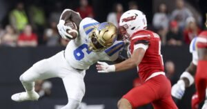 UCLA está luchando contra el fútbol en todas partes. ¿Puede Deshhan Foster arreglarlo?