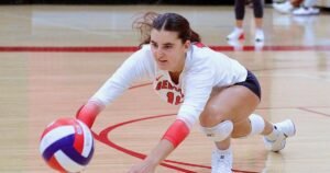 Preparación de preparación: Redando Union Girls se está levantando con motivo de voleibol