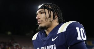 El mariscal de campo de la UCLA suplente Pierce Clarkson arrestado por cargos feroces