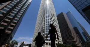 El personal ha vuelto, dicen las autoridades. En California? No tanto